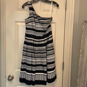 Black House White Market